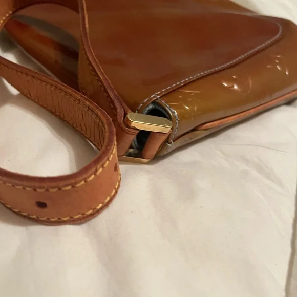 Louis Vuitton Gold Shoulder Bag - Picture 7 of 9